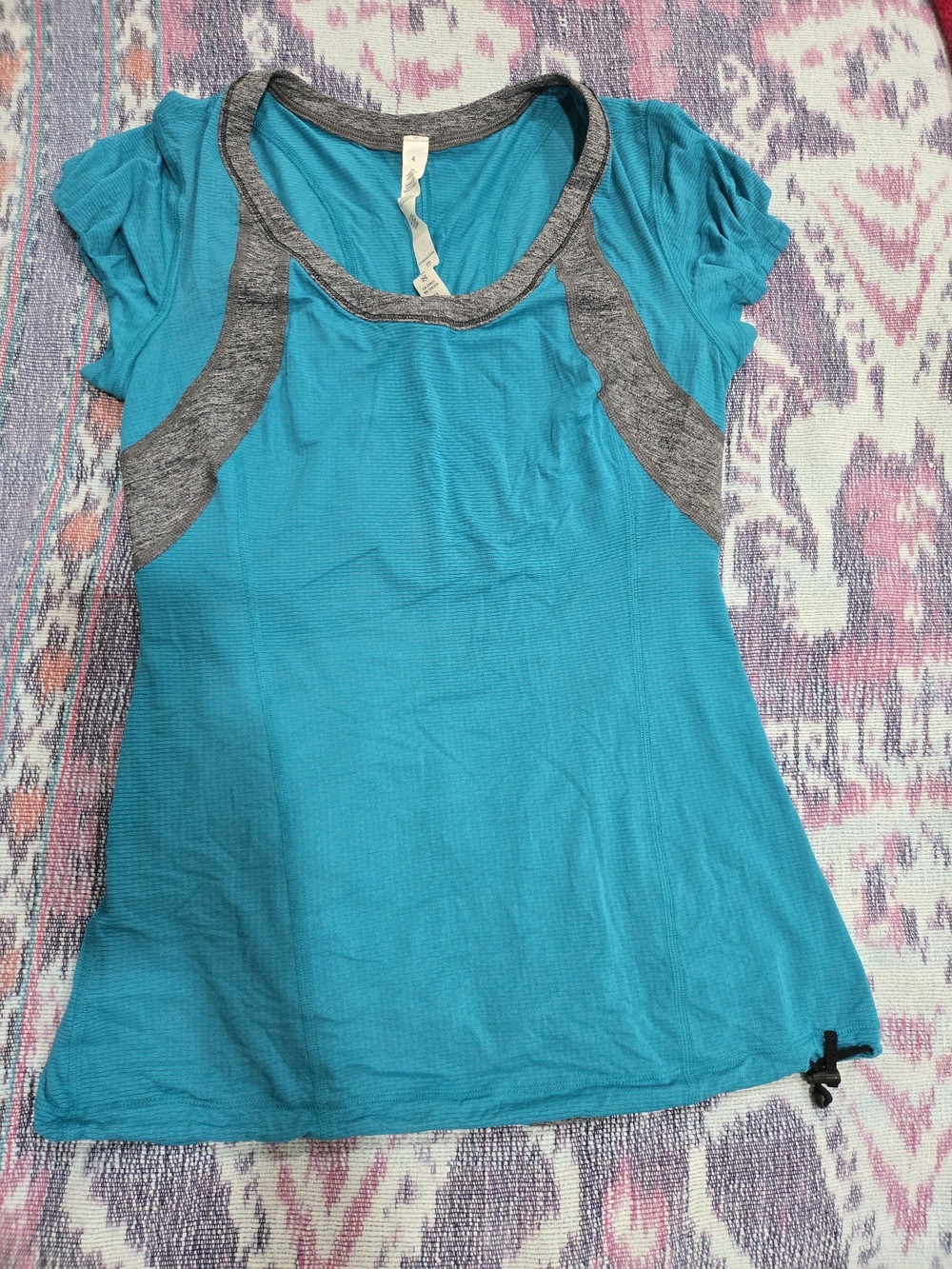 Lululemon Athletica Short-Sleeve Active Top in Teal with Gray Trim